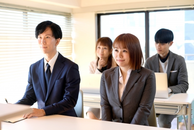 研修を受ける新人社員