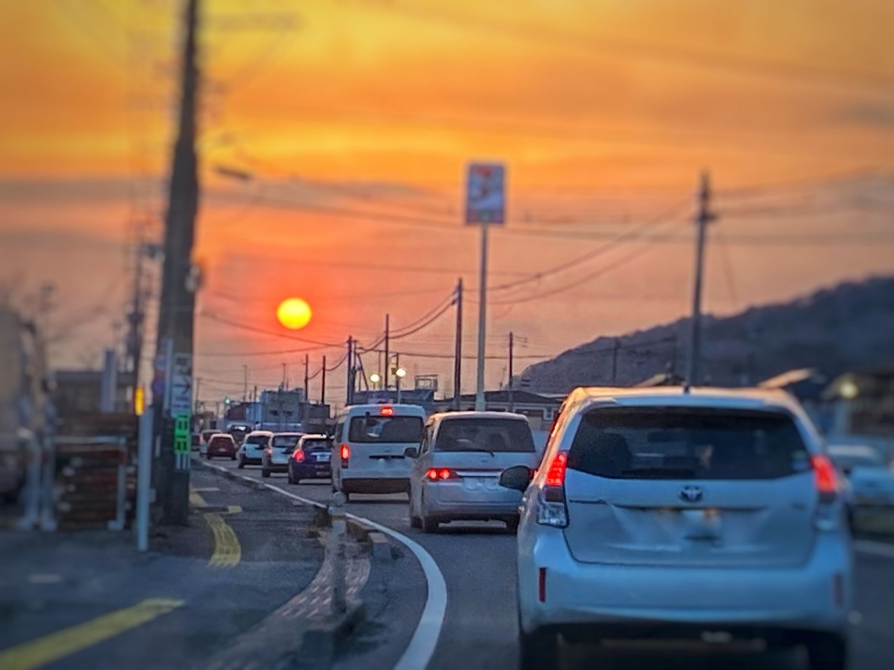 薄暮時間の交通事故対策を｜データと原因から見える「魔の時間」の危険性