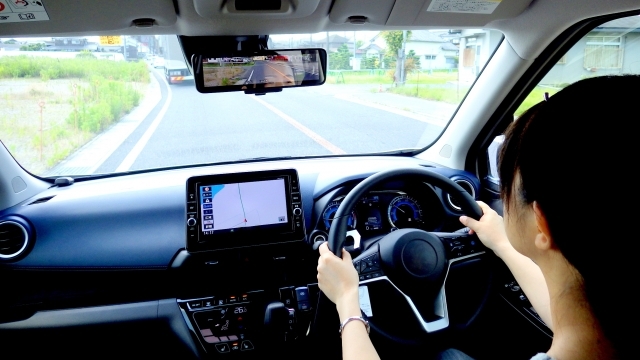 防衛運転とは？安全運転との違いと7つのポイントを解説